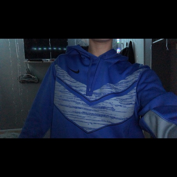 nike boy hoodie - Picture 3 of 3
